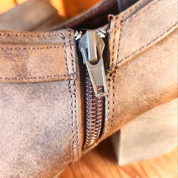 ROCKET DOG-UNDER RATED HEELED BOOTIES. WOMENS SIZE 9 - Picture 6 of 8